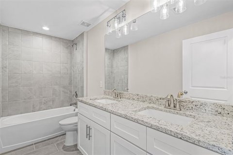 House in Cape Coral, Florida 4 bedrooms, 167.22 sq.m. № 2349465 - photo 15