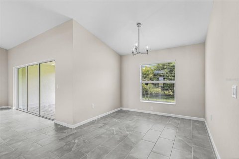 House in Cape Coral, Florida 4 bedrooms, 167.22 sq.m. № 2349465 - photo 12