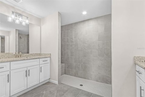 House in Cape Coral, Florida 4 bedrooms, 167.22 sq.m. № 2349465 - photo 19