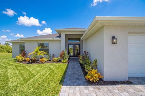 House in Cape Coral, Florida 4 bedrooms, 167.22 sq.m. № 2349465 - photo 3