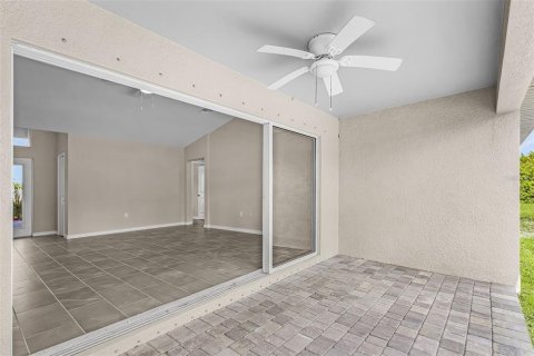 House in Cape Coral, Florida 4 bedrooms, 167.22 sq.m. № 2349465 - photo 21