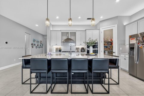 Villa ou maison à vendre à Port St. Lucie, Floride: 4 chambres, 273.88 m2 № 2029848 - photo 6