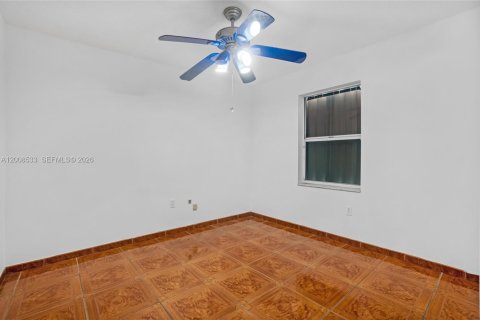 House in Miami Gardens, Florida 4 bedrooms, 153.47 sq.m. № 2072062 - photo 15
