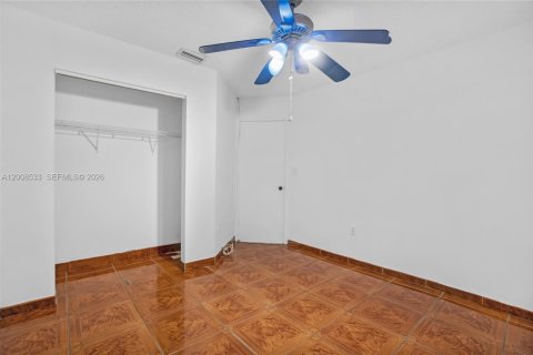 House in Miami Gardens, Florida 4 bedrooms, 153.47 sq.m. № 2072062 - photo 17