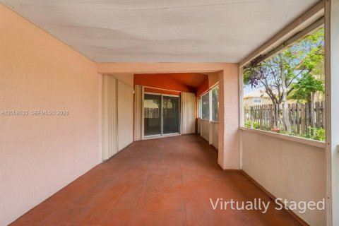 House in Miami Gardens, Florida 4 bedrooms, 153.47 sq.m. № 2072062 - photo 27
