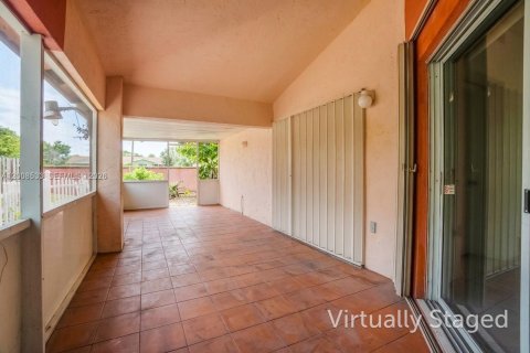 House in Miami Gardens, Florida 4 bedrooms, 153.47 sq.m. № 2072062 - photo 26