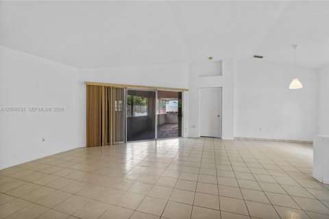 House in Miami Gardens, Florida 4 bedrooms, 153.47 sq.m. № 2072062 - photo 25