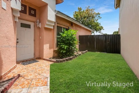 House in Miami Gardens, Florida 4 bedrooms, 153.47 sq.m. № 2072062 - photo 2