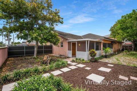House in Miami Gardens, Florida 4 bedrooms, 153.47 sq.m. № 2072062 - photo 28