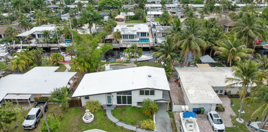 House in Fort Lauderdale, Florida 3 bedrooms, 146.04 sq.m. № 2241855