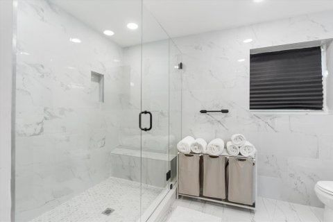 House in Fort Lauderdale, Florida 3 bedrooms, 146.04 sq.m. № 2241855 - photo 11