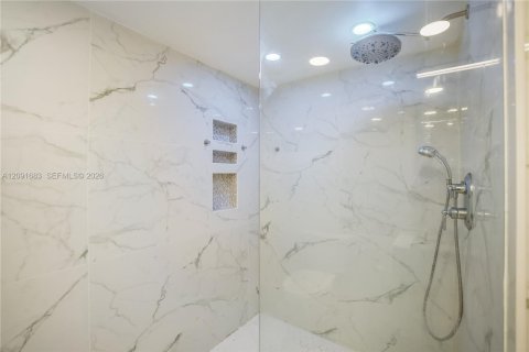 Copropriété à louer à Hallandale Beach, Floride: 2 chambres, 94.76 m2 № 2385002 - photo 13