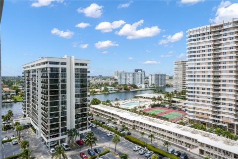 Copropriété à louer à Hallandale Beach, Floride: 2 chambres, 94.76 m2 № 2385002 - photo 12