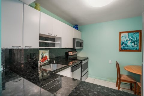 Copropriété à louer à Hallandale Beach, Floride: 2 chambres, 94.76 m2 № 2385002 - photo 7