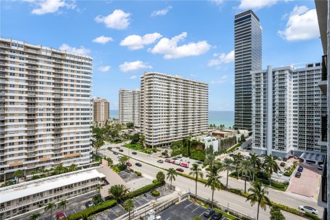 Copropriété à louer à Hallandale Beach, Floride: 2 chambres, 94.76 m2 № 2385002 - photo 11