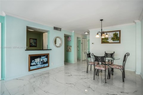 Copropriété à louer à Hallandale Beach, Floride: 2 chambres, 94.76 m2 № 2385002 - photo 20