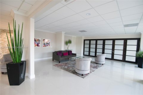 Copropriété à louer à Hallandale Beach, Floride: 2 chambres, 94.76 m2 № 2385002 - photo 5
