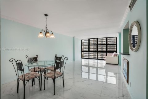 Copropriété à louer à Hallandale Beach, Floride: 2 chambres, 94.76 m2 № 2385002 - photo 19