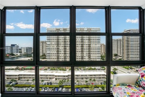 Copropriété à louer à Hallandale Beach, Floride: 2 chambres, 94.76 m2 № 2385002 - photo 25