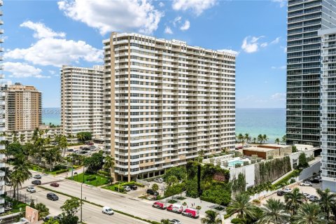 Condo à Hallandale Beach, Floride, 2 chambres  № 2385002
