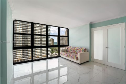 Copropriété à louer à Hallandale Beach, Floride: 2 chambres, 94.76 m2 № 2385002 - photo 21