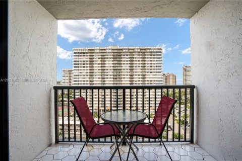 Copropriété à louer à Hallandale Beach, Floride: 2 chambres, 94.76 m2 № 2385002 - photo 10