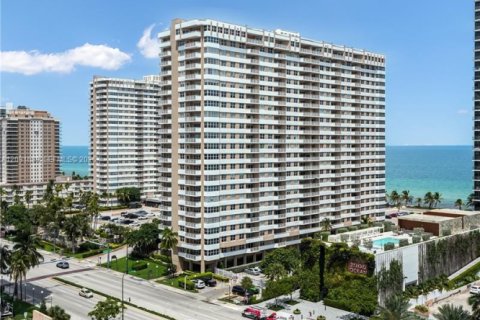 Copropriété à louer à Hallandale Beach, Floride: 2 chambres, 94.76 m2 № 2385002 - photo 27