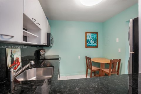 Copropriété à louer à Hallandale Beach, Floride: 2 chambres, 94.76 m2 № 2385002 - photo 8