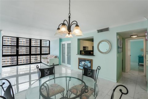 Copropriété à louer à Hallandale Beach, Floride: 2 chambres, 94.76 m2 № 2385002 - photo 6
