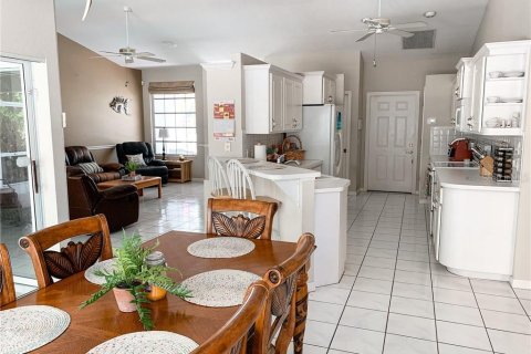 Villa ou maison à louer à Port Charlotte, Floride: 3 chambres, 147.62 m2 № 213793 - photo 4