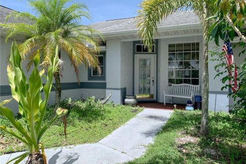 Villa ou maison à louer à Port Charlotte, Floride: 3 chambres, 147.62 m2 № 213793 - photo 1
