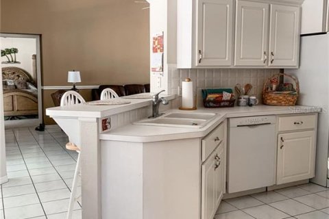 Villa ou maison à louer à Port Charlotte, Floride: 3 chambres, 147.62 m2 № 213793 - photo 8