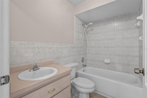 House in Spring Hill, Florida 3 bedrooms, 111.48 sq.m. № 2418992 - photo 20