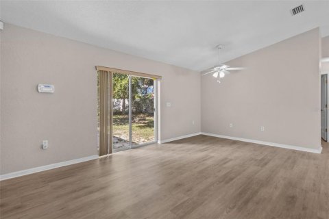 House in Spring Hill, Florida 3 bedrooms, 111.48 sq.m. № 2418992 - photo 6