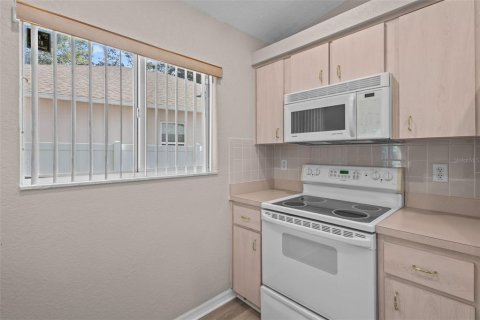 House in Spring Hill, Florida 3 bedrooms, 111.48 sq.m. № 2418992 - photo 16