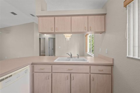 House in Spring Hill, Florida 3 bedrooms, 111.48 sq.m. № 2418992 - photo 17