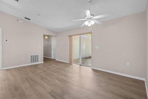 House in Spring Hill, Florida 3 bedrooms, 111.48 sq.m. № 2418992 - photo 9
