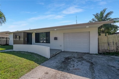 House in Miami Gardens, Florida 4 bedrooms, 193.79 sq.m. № 2055893 - photo 3