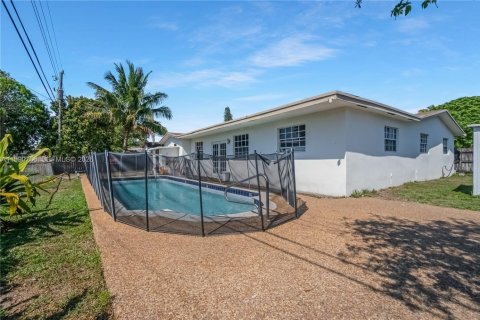 House in Miami Gardens, Florida 4 bedrooms, 193.79 sq.m. № 2055893 - photo 17