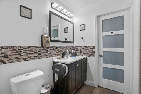 House in Miami Gardens, Florida 4 bedrooms, 193.79 sq.m. № 2055893 - photo 10