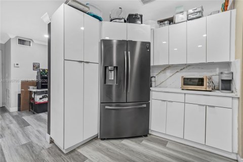 House in Miami Gardens, Florida 4 bedrooms, 193.79 sq.m. № 2055893 - photo 6