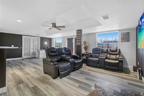 House in Miami Gardens, Florida 4 bedrooms, 193.79 sq.m. № 2055893 - photo 15