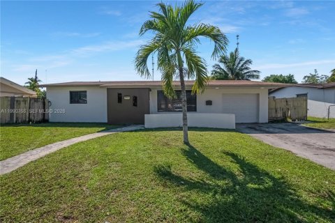 House in Miami Gardens, Florida 4 bedrooms, 193.79 sq.m. № 2055893 - photo 1