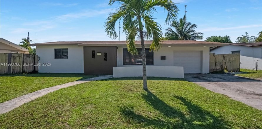 House in Miami Gardens, Florida 4 bedrooms, 193.79 sq.m. № 2055893