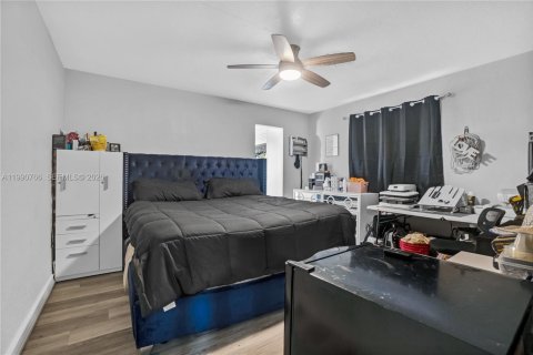 House in Miami Gardens, Florida 4 bedrooms, 193.79 sq.m. № 2055893 - photo 7