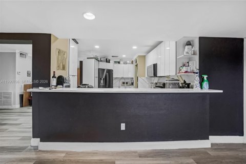 House in Miami Gardens, Florida 4 bedrooms, 193.79 sq.m. № 2055893 - photo 2