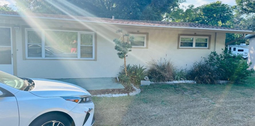 House in Lakeland, Florida 3 bedrooms, 140.28 sq.m. № 1230220