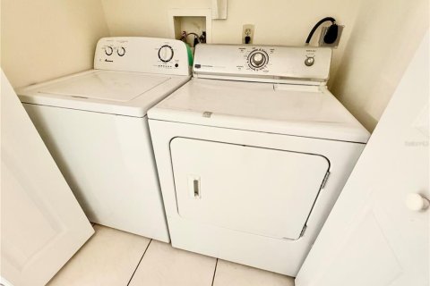 House in Orlando, Florida 3 bedrooms, 106.65 sq.m. № 2113527 - photo 11