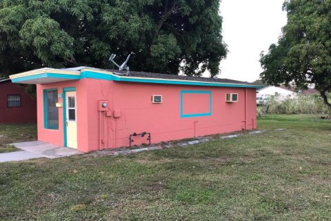 Commercial property in St. Lucie, Florida № 2254515 - photo 2