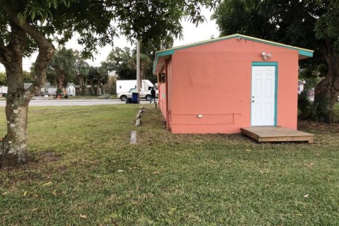 Commercial property in St. Lucie, Florida № 2254515 - photo 3